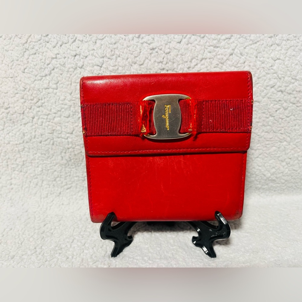 Salvatore Ferragamo Kiss lock Compact Wallet - Picture 14 of 14
